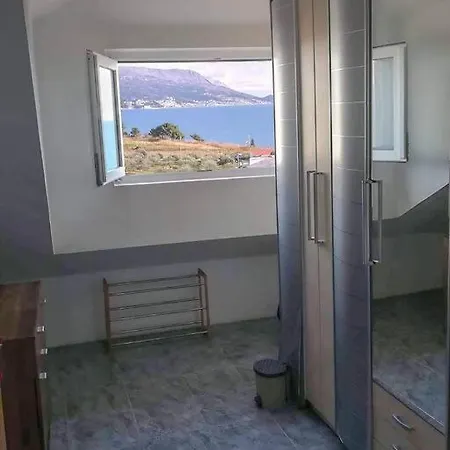 Sea View With Swimming Pool Near Apartmán