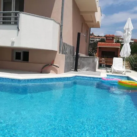 Sea View With Swimming Pool Near Апартаменты Сплит