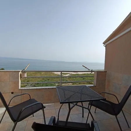 Sea View With Swimming Pool Near Apartmán *