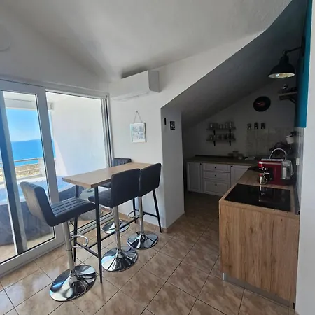 아파트 Sea View With Swimming Pool Near