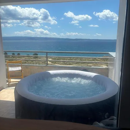 Sea View With Swimming Pool Near Apartmán