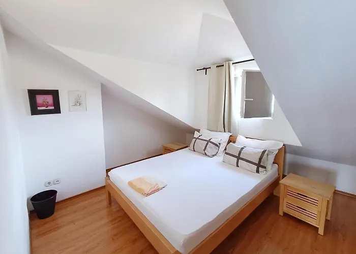 아파트 Sea View With Swimming Pool Near 스플리트