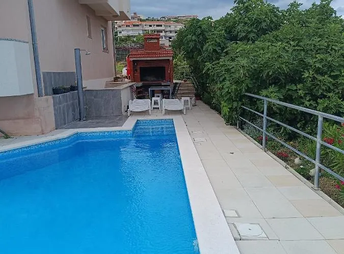 Sea View With Swimming Pool Near 스플리트