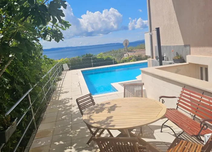 Sea View With Swimming Pool Near 아파트