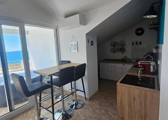 아파트 Sea View With Swimming Pool Near