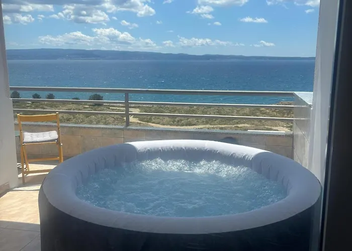 Sea View With Swimming Pool Near 아파트