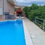 Sea View With Swimming Pool Near Apartment